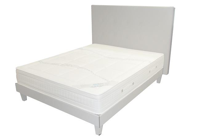Pro Hacks: How to Clean a Mattress at Home for Better Sleep 8 Invest in a Mattress Protector for Long-Term Cleanliness