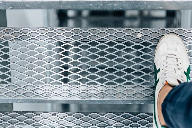 Mesh Shoe Care: How to Clean Mesh Shoes for a Breathable Feel! 3 Understanding Mesh Shoes: The Science Behind Their Breathability