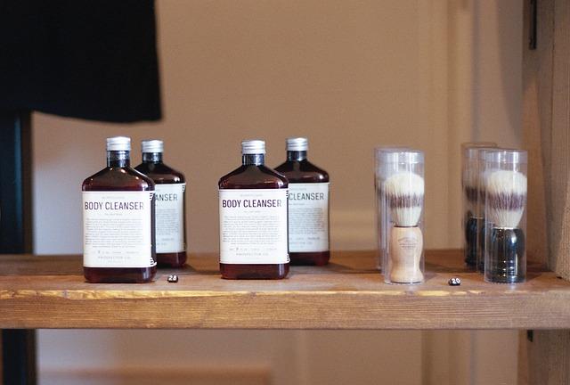 Beauty Essentials: How to Clean Makeup Brushes at Home Like a Pro! 3 Choosing the perfect cleanser: Finding the right formula for your brushes