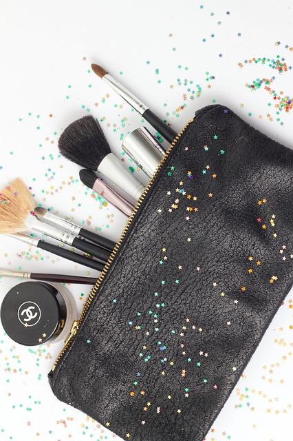 Beauty Essentials: How to Clean Makeup Brushes at Home Like a Pro! 4 Step-by-step guide: How to clean your makeup brushes effectively at home