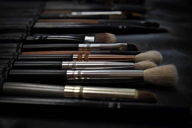 Beauty Essentials: How to Clean Makeup Brushes at Home Like a Pro! 6 The dos and don'ts: Common mistakes to avoid when cleaning makeup brushes