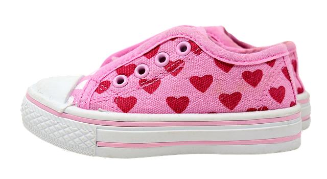 Shoe Maintenance: How to Clean Shoes at Home for a Fresh Look! 3 Understanding Different Shoe Materials and Cleaning Methods