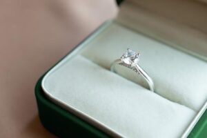 Insider Tips: How Can I Clean My Diamond Ring at Home Like a Pro? 1 Insider Tips: How Can I Clean My Diamond Ring at Home Like a Pro?