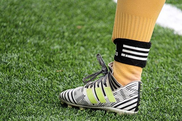 White Wonders: How.to Clean White Shoes for Brilliance! 9 Benefits of Using Shoe Protectors for White Footwear