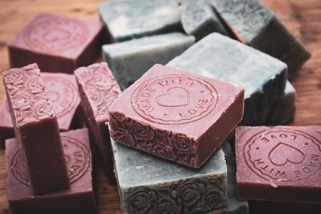 Can You Wash a Tattoo with Dawn Soap? Expert Advice for Aftercare 4 Benefits of Using Dawn Soap for Tattoo Aftercare
