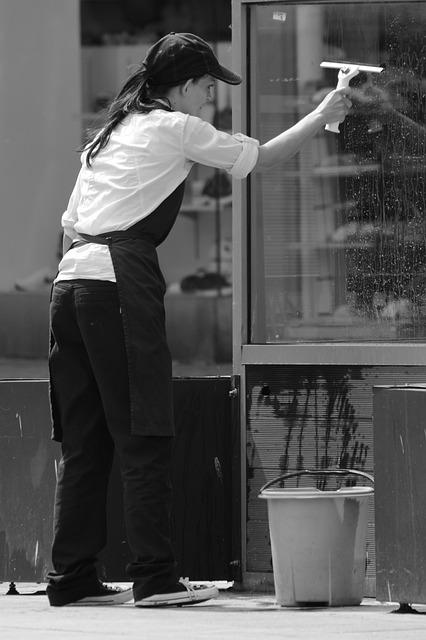 How Much Tip for Window Washer? Etiquette Tips for Tipping 9 Ensuring Fair Compensation for Window Washers Through Generous Tipping Practices