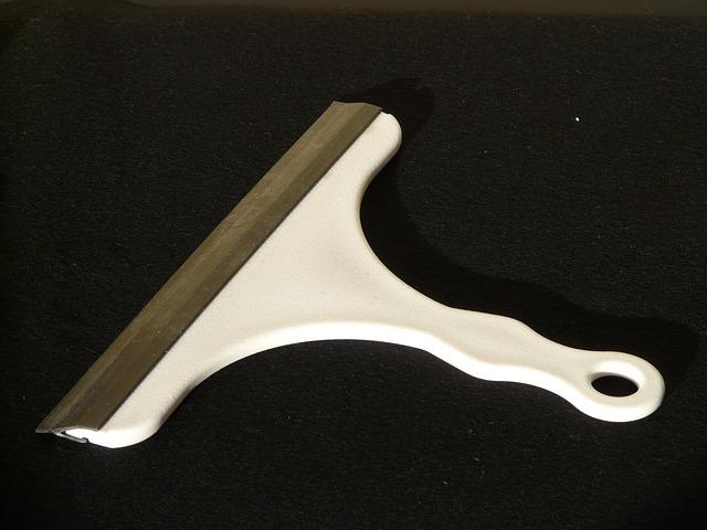 Visor Maintenance: How to Clean an Oakley Visor for Clear Vision? 4 Tips for Streak-Free Cleaning